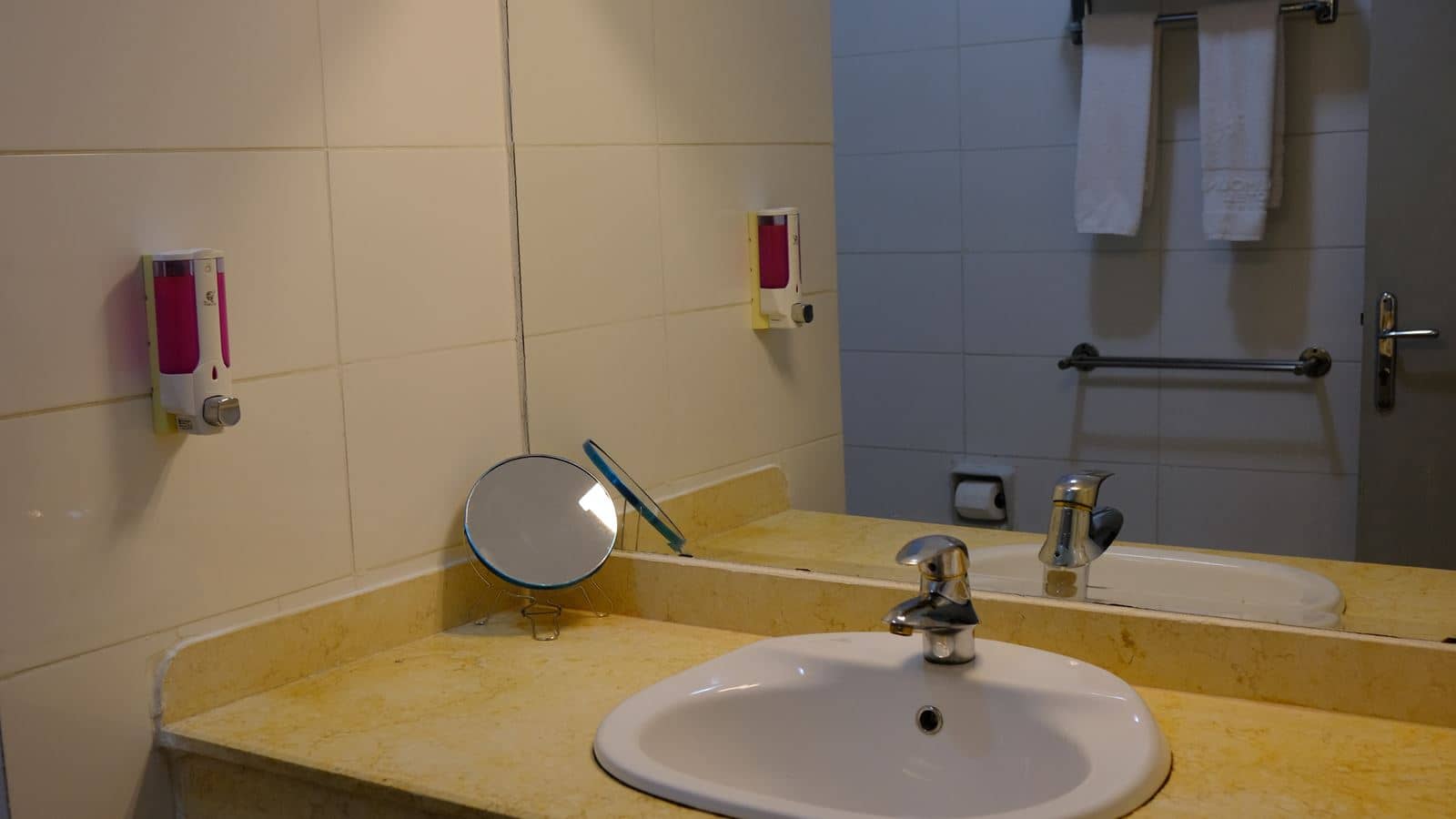 rooms-standard-room