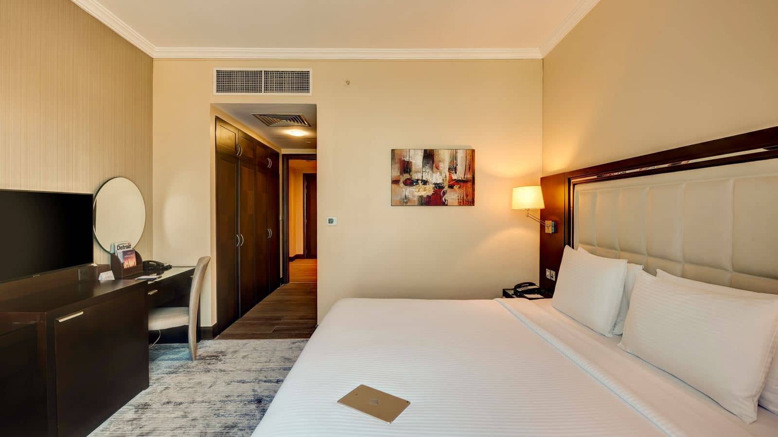 rooms-deluxe-one-bedroom-suite-creek-view