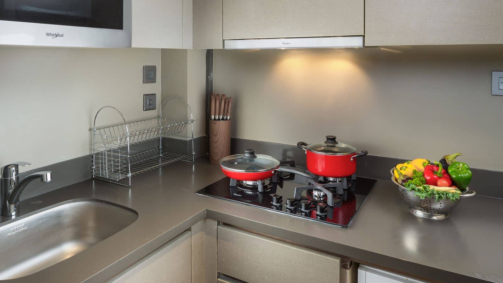 rooms-deluxe-one-bedroom-apartment