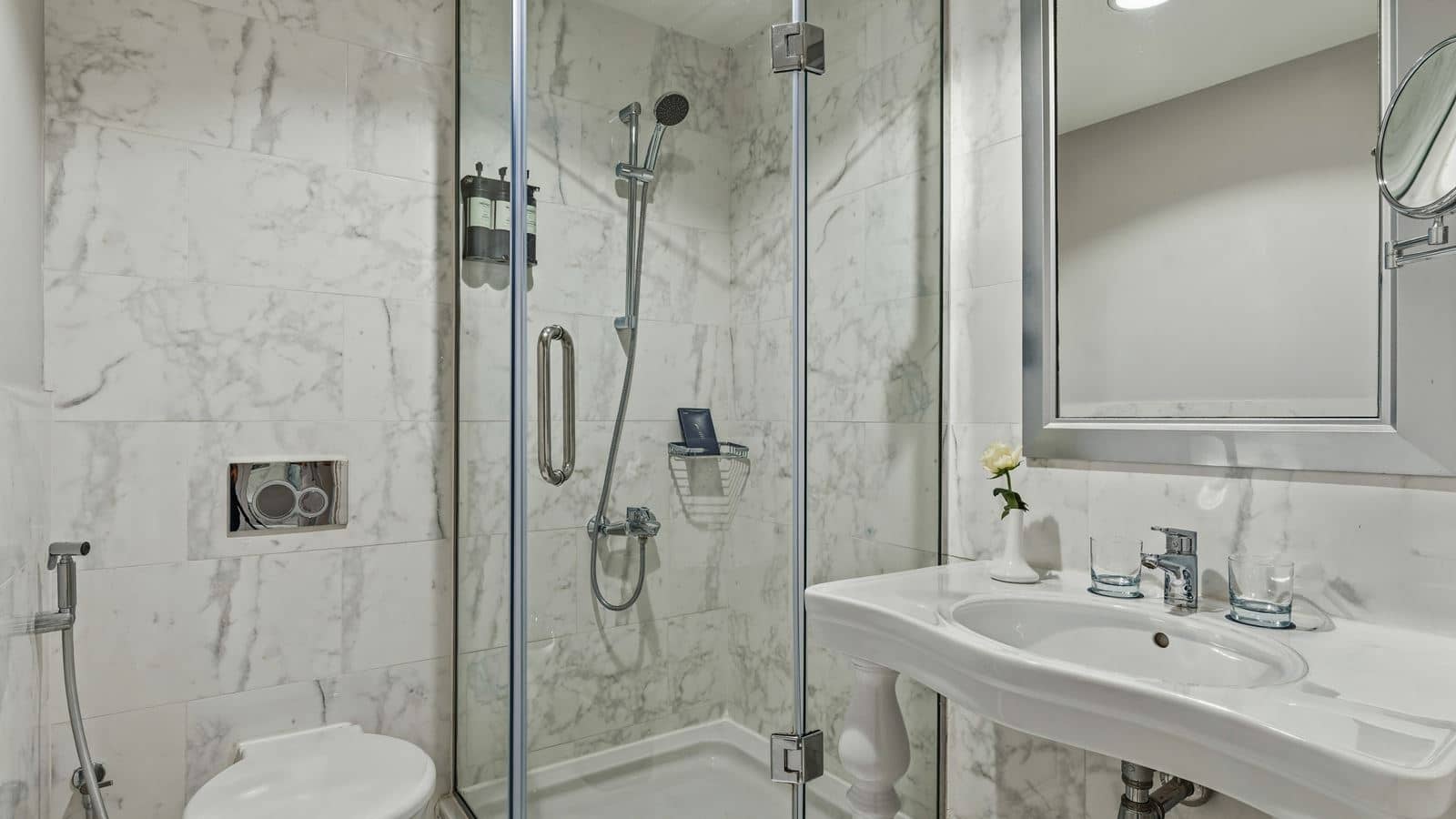 rooms-deluxe-poolsea-room