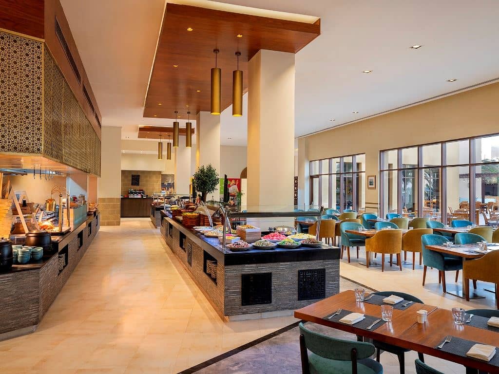 restaurants-al-marjan--bay-club-all-day-dining
