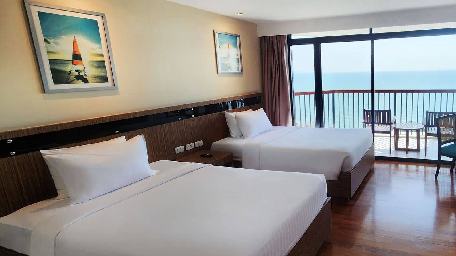 rooms-deluxe-room