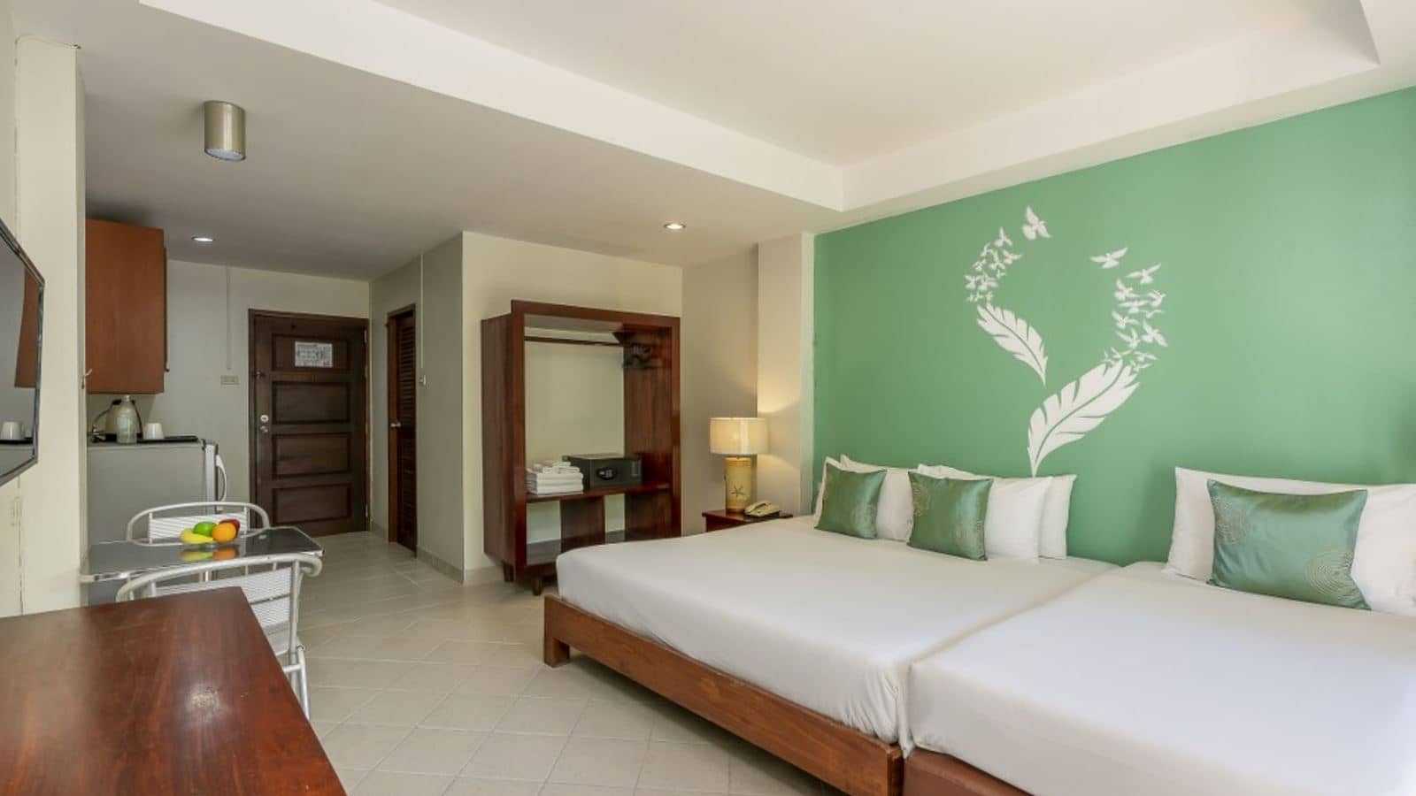 rooms-standard-family-room