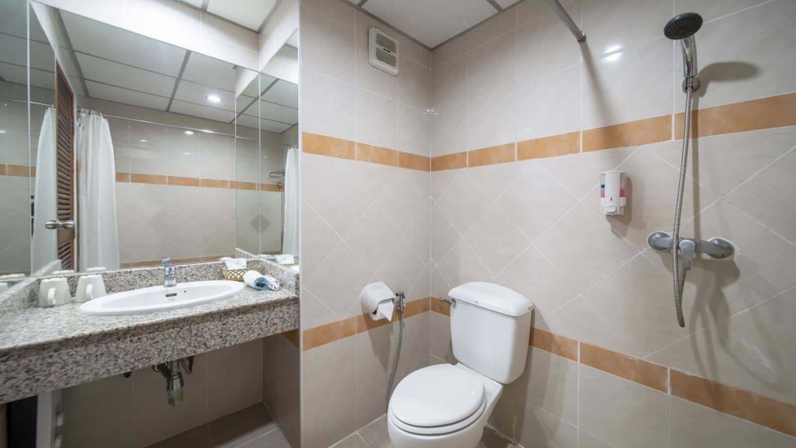 rooms-standard-family-room