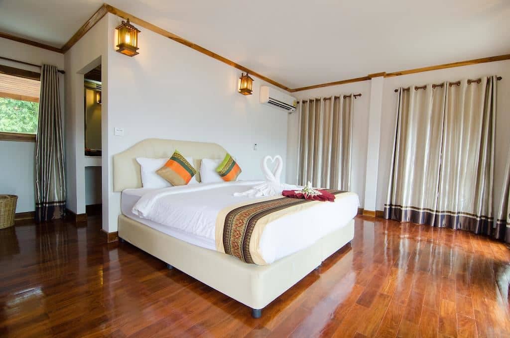 rooms-superior-with-partial-sea-view