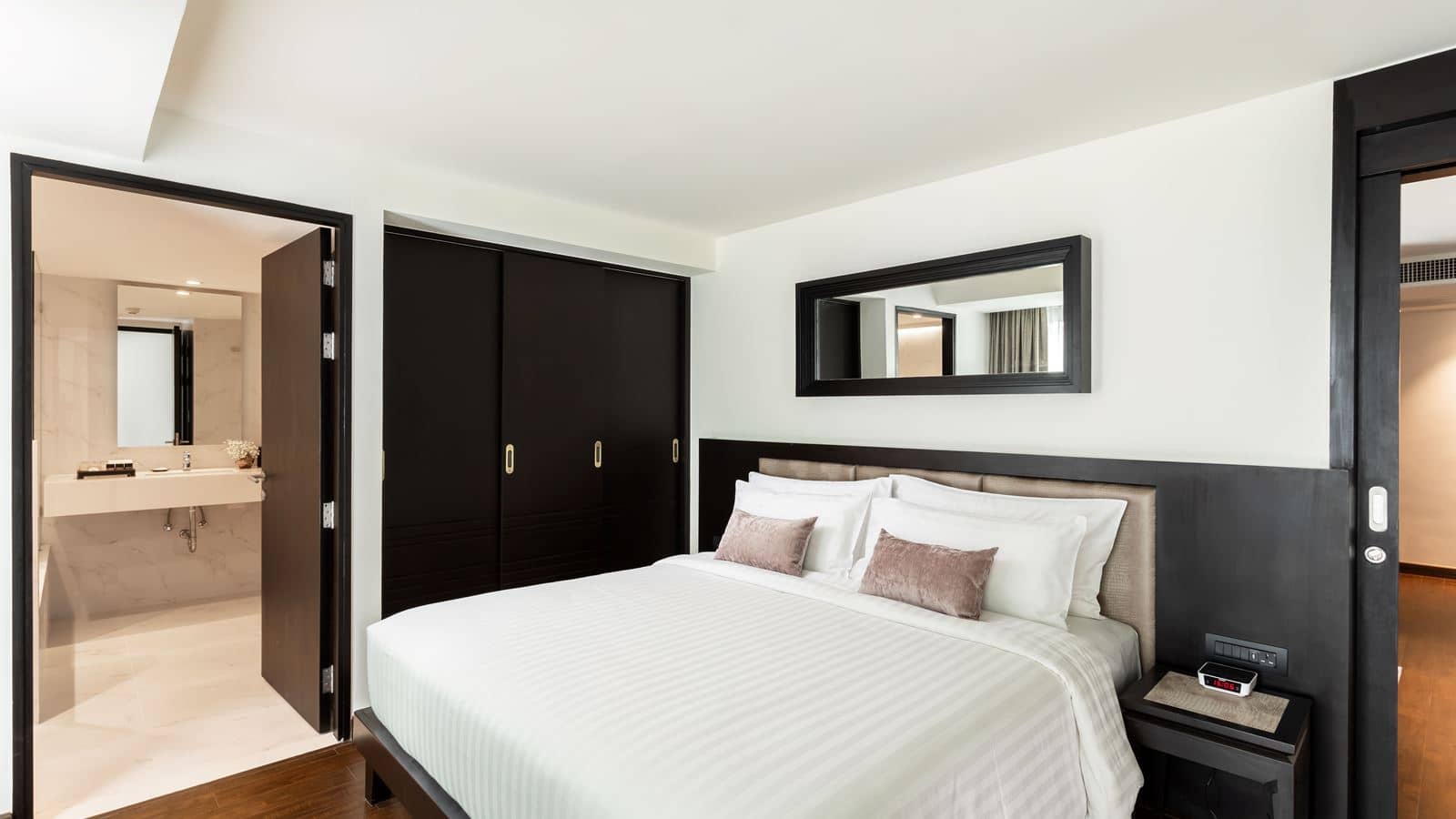 rooms-junior-suite-room