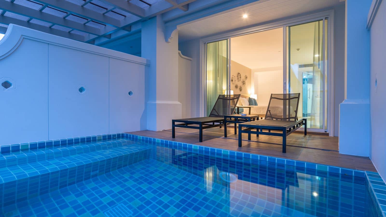 rooms-premium-deluxe-pool-terrace