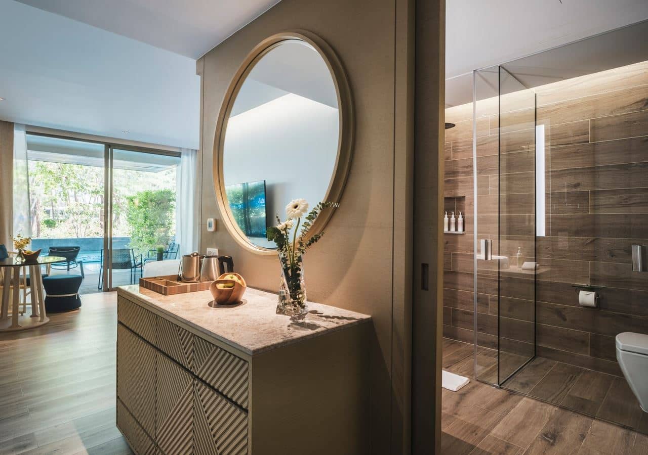 rooms-deluxe-pool-access
