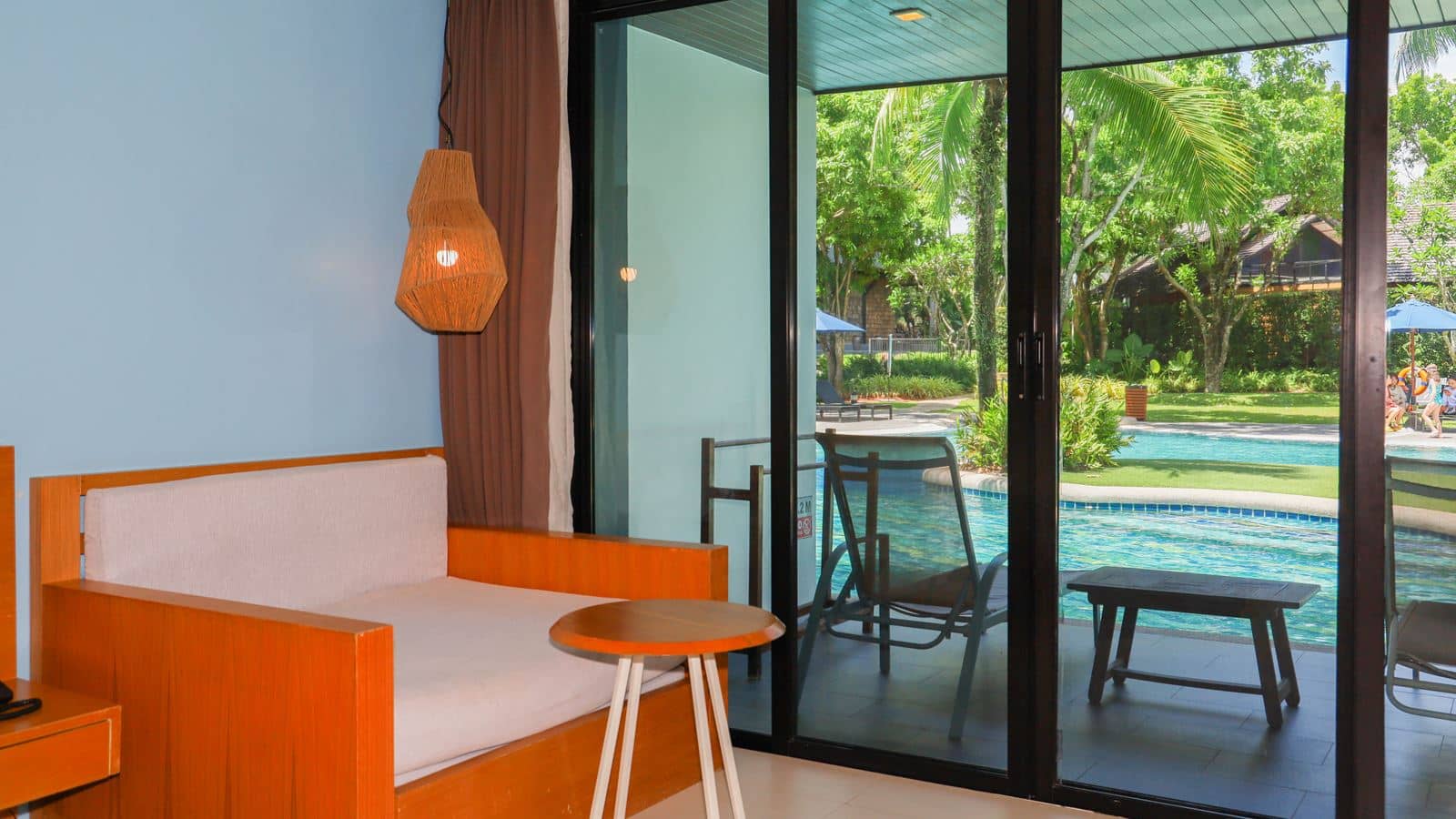 rooms-family-pool-access-room