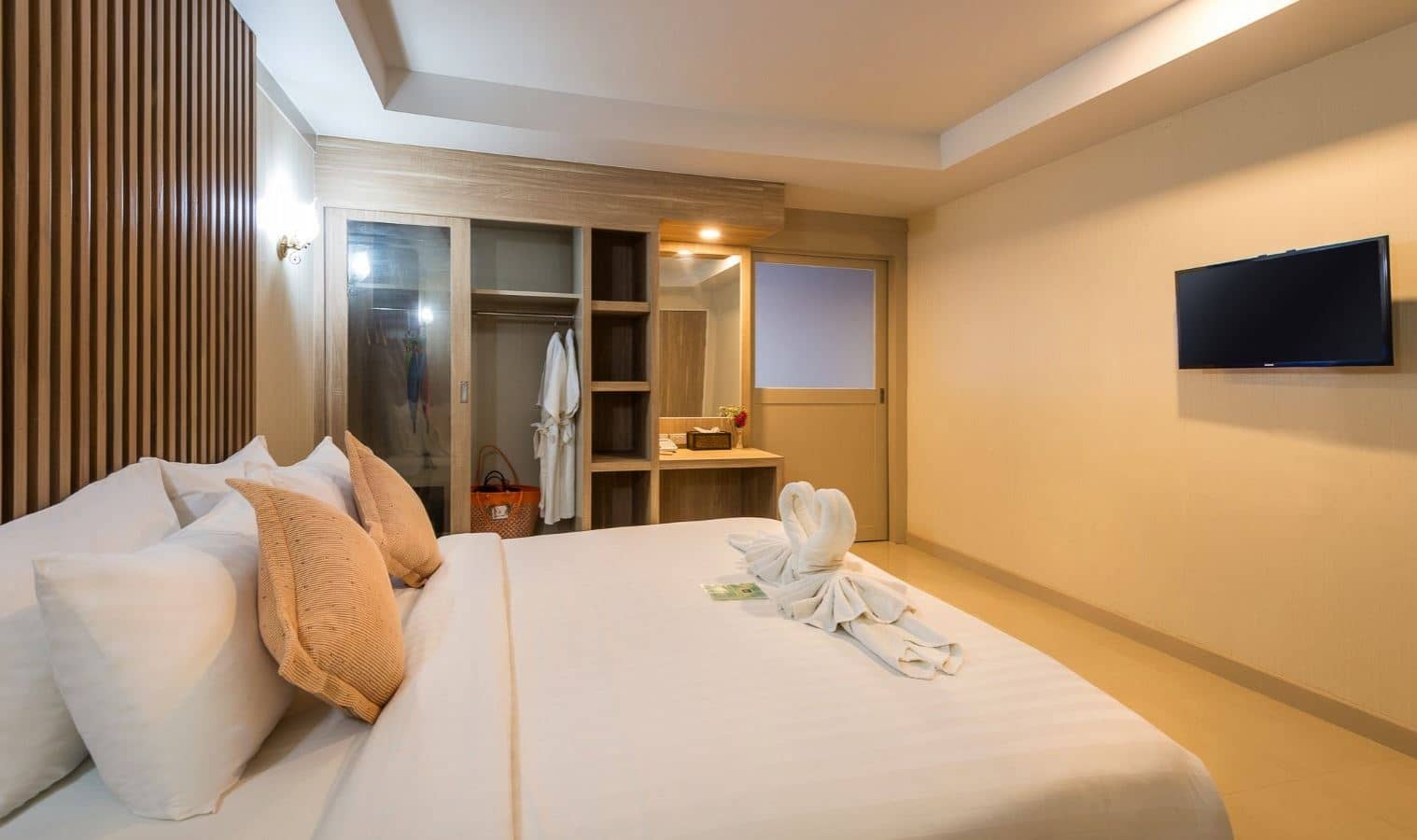 rooms-deluxe-pool-access