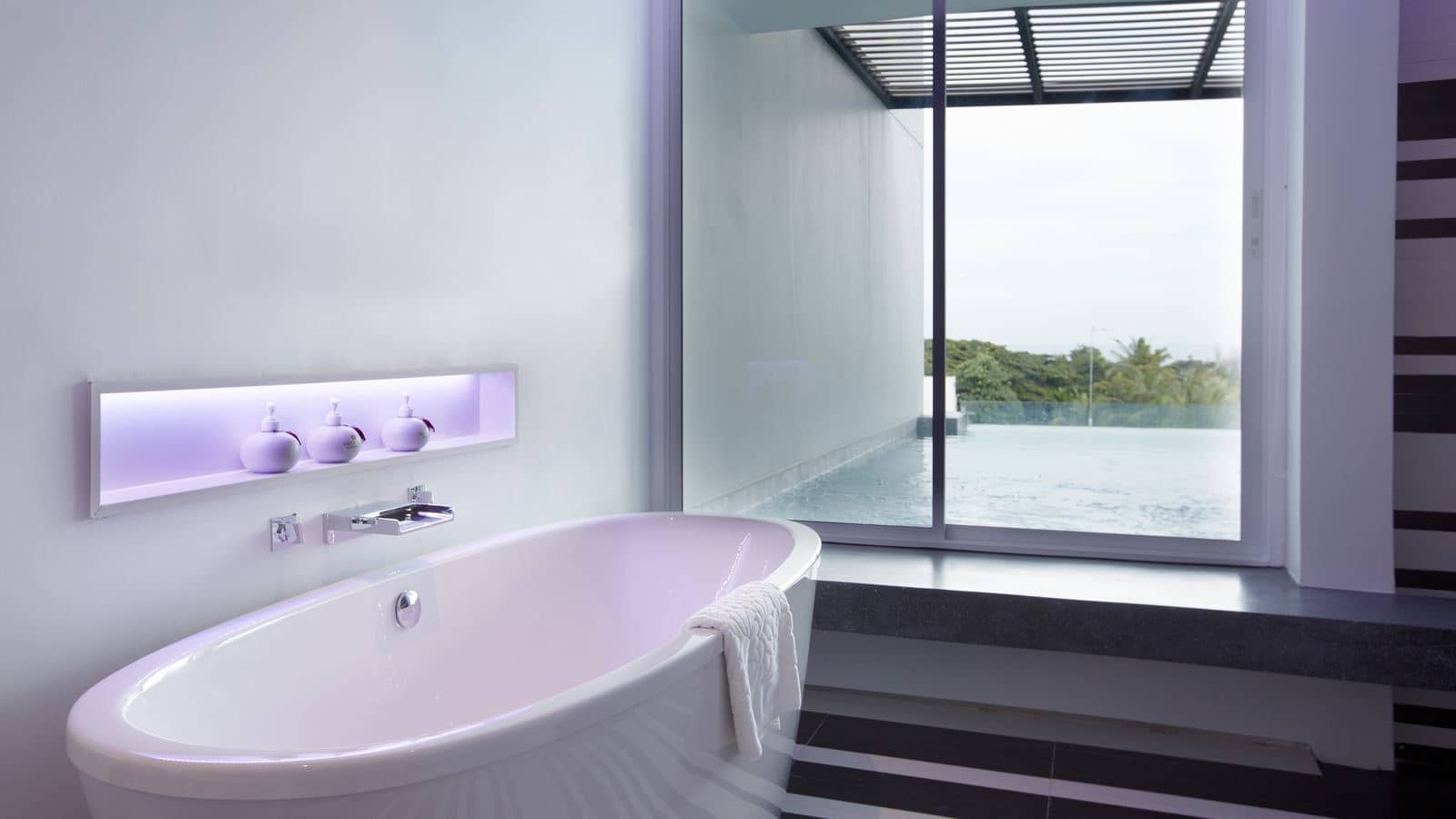rooms-pool-suite