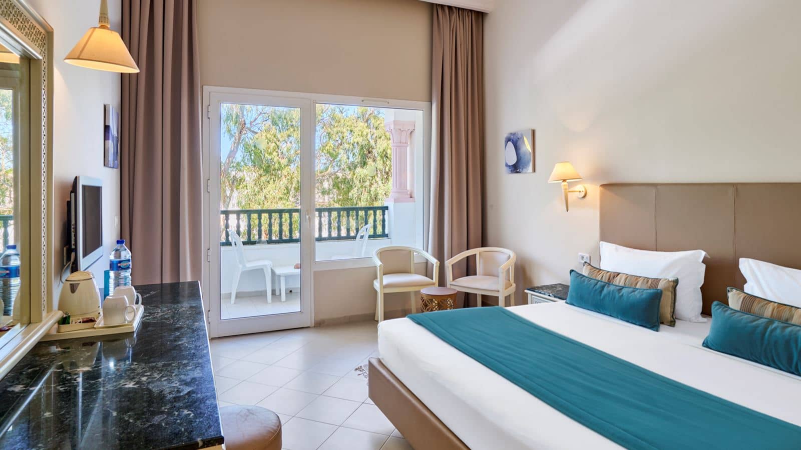 rooms-double-standard-room-pool-view