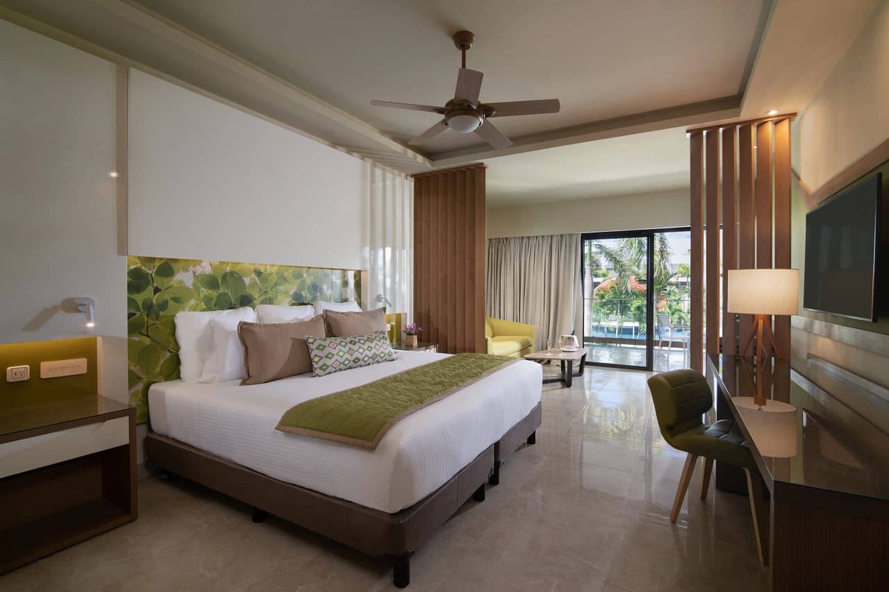rooms-premium-junior-suite-pool-view