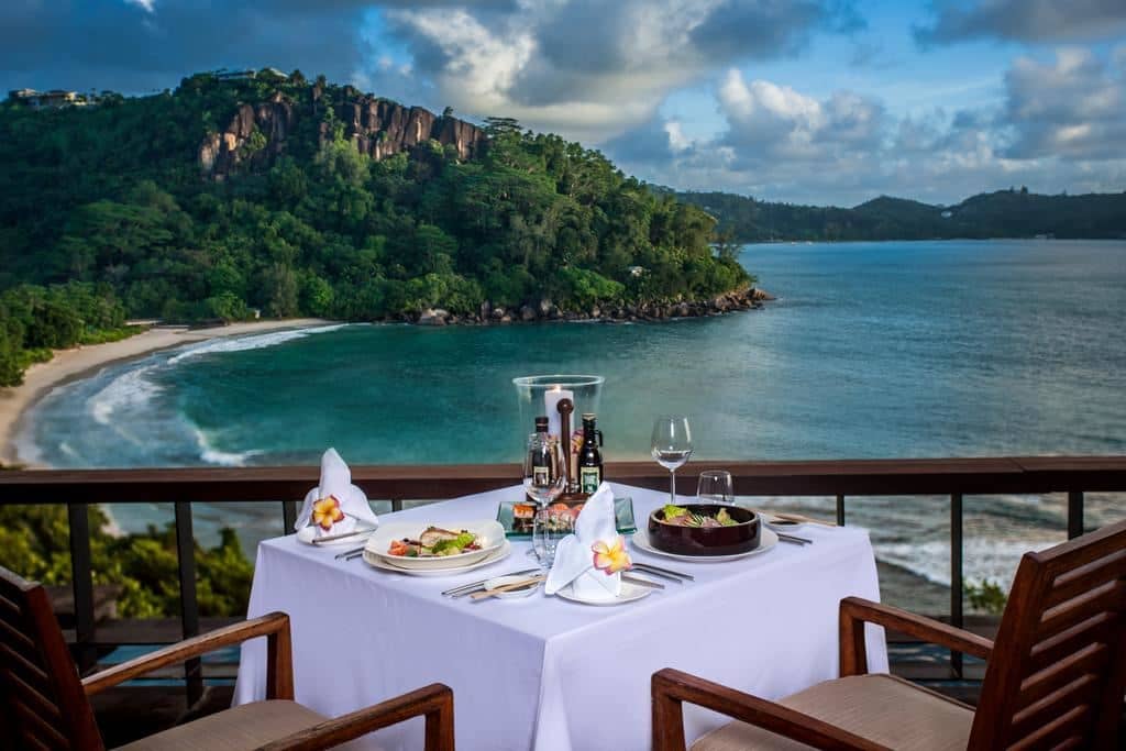 restaurants-lunch-on-the-villa