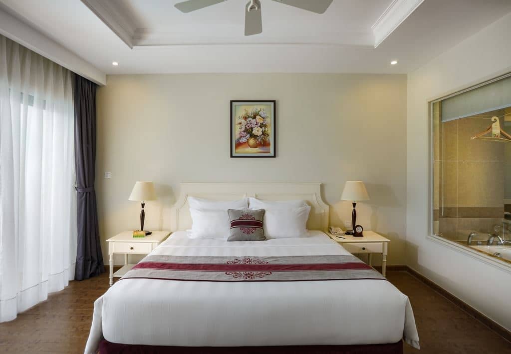 rooms-deluxe-room