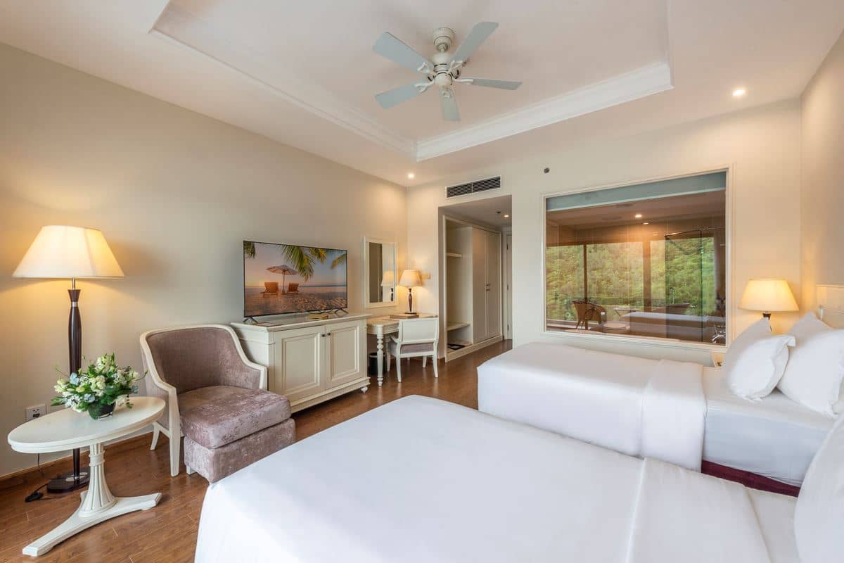 rooms-deluxe-room