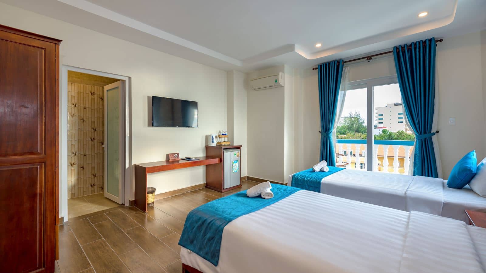 rooms-deluxe-double-balcony