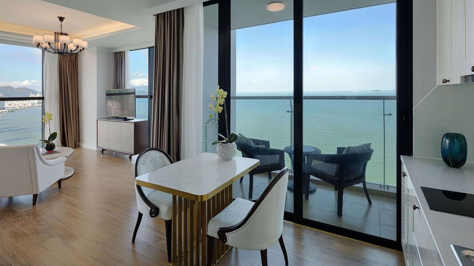rooms-grand-studio-ocean-view-child-without-extra-bed