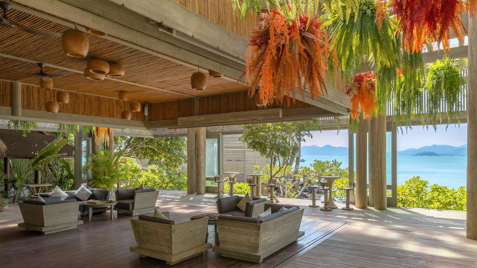 bars-the-beach-bar--deck