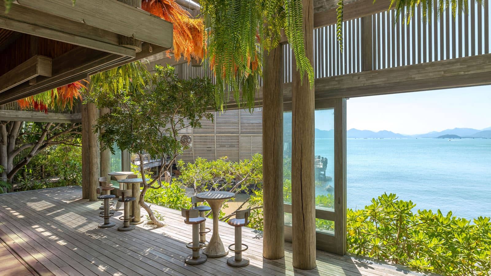 bars-the-beach-bar--deck