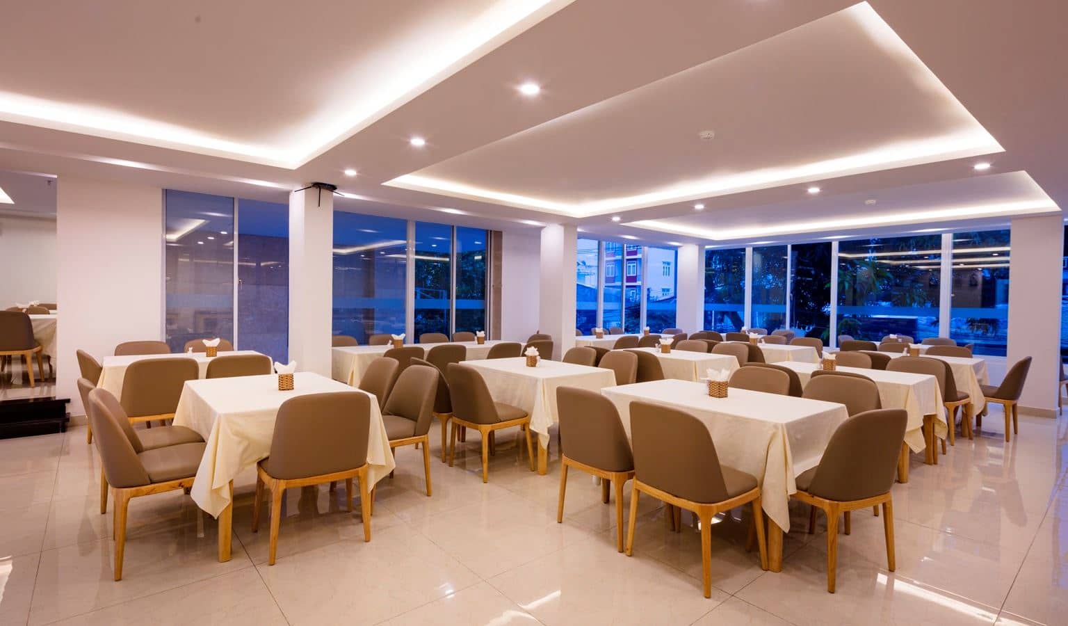 restaurants-restaurant