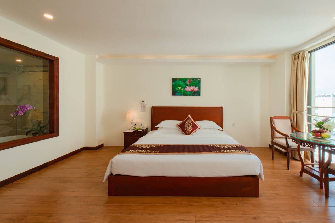 rooms-deluxe-balcony