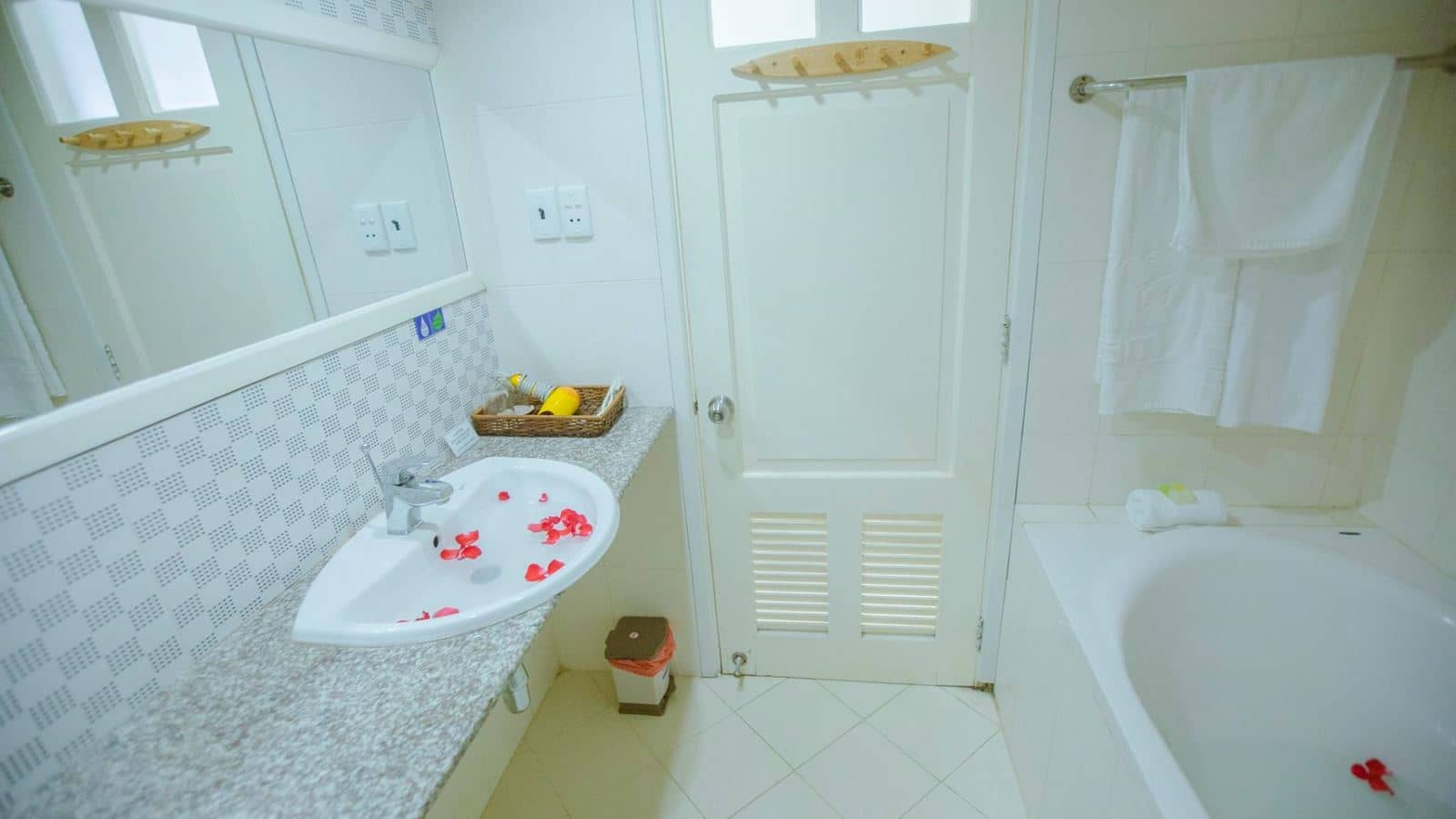 rooms-deluxe-family-sea-view