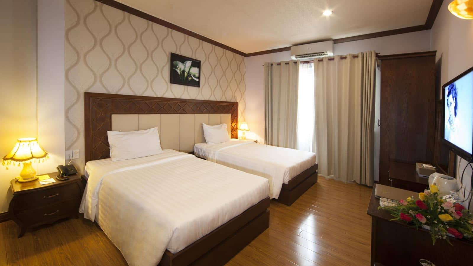 rooms-deluxe-with-balcony