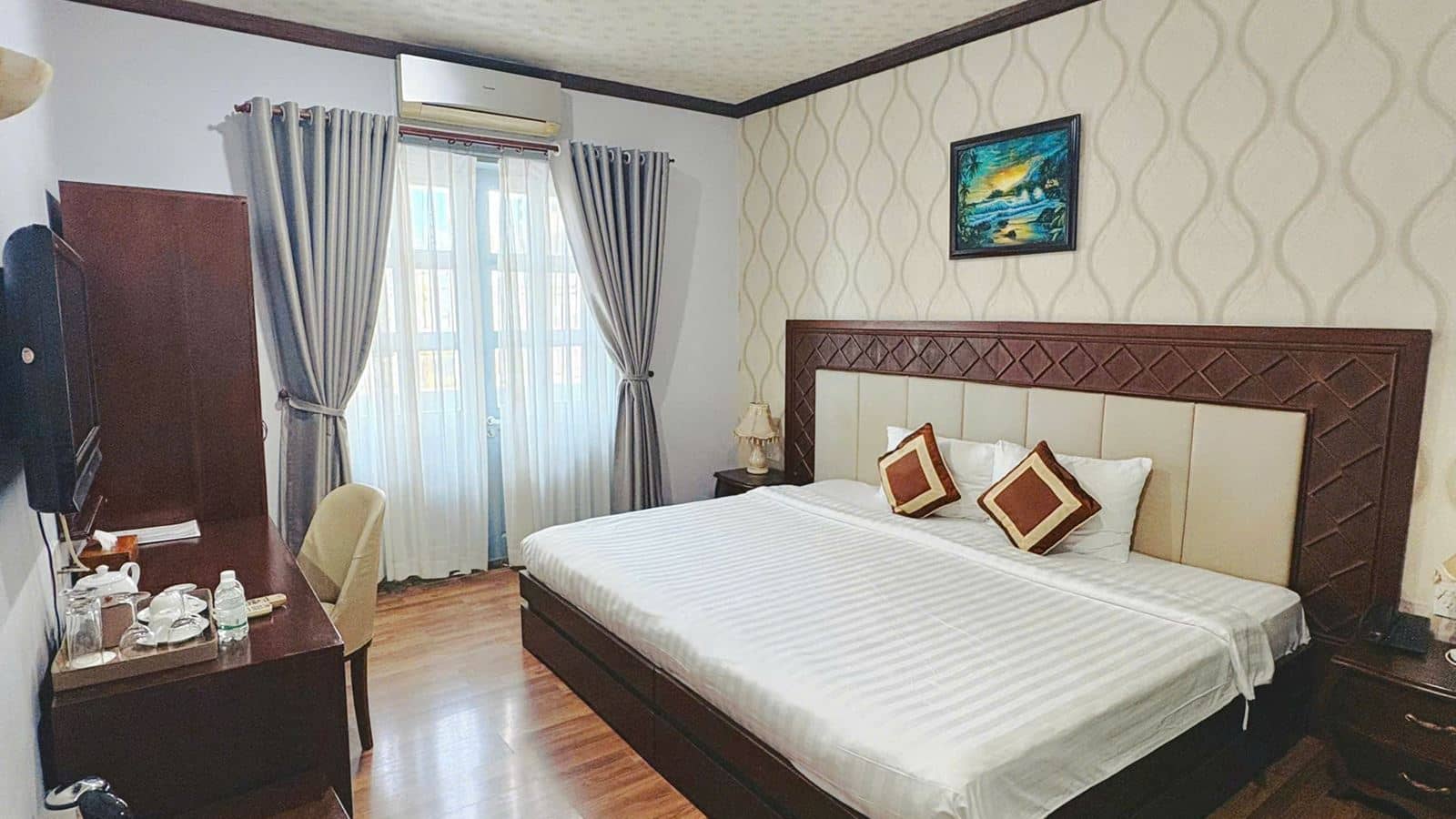 rooms-deluxe-with-balcony
