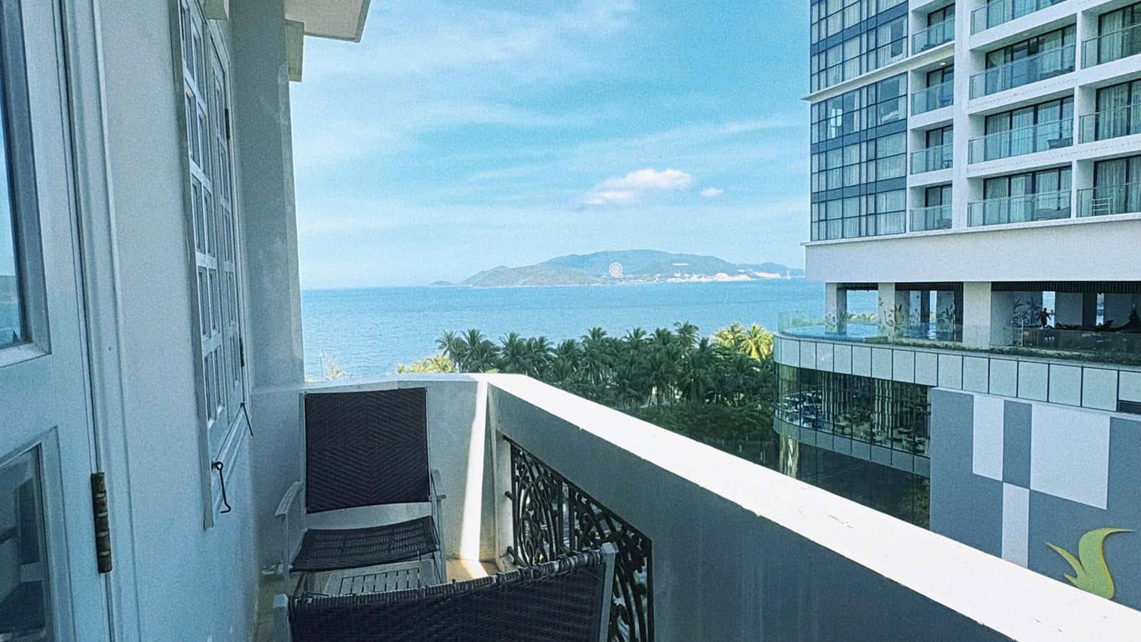rooms-deluxe-with-balcony-child-without-extra-bed