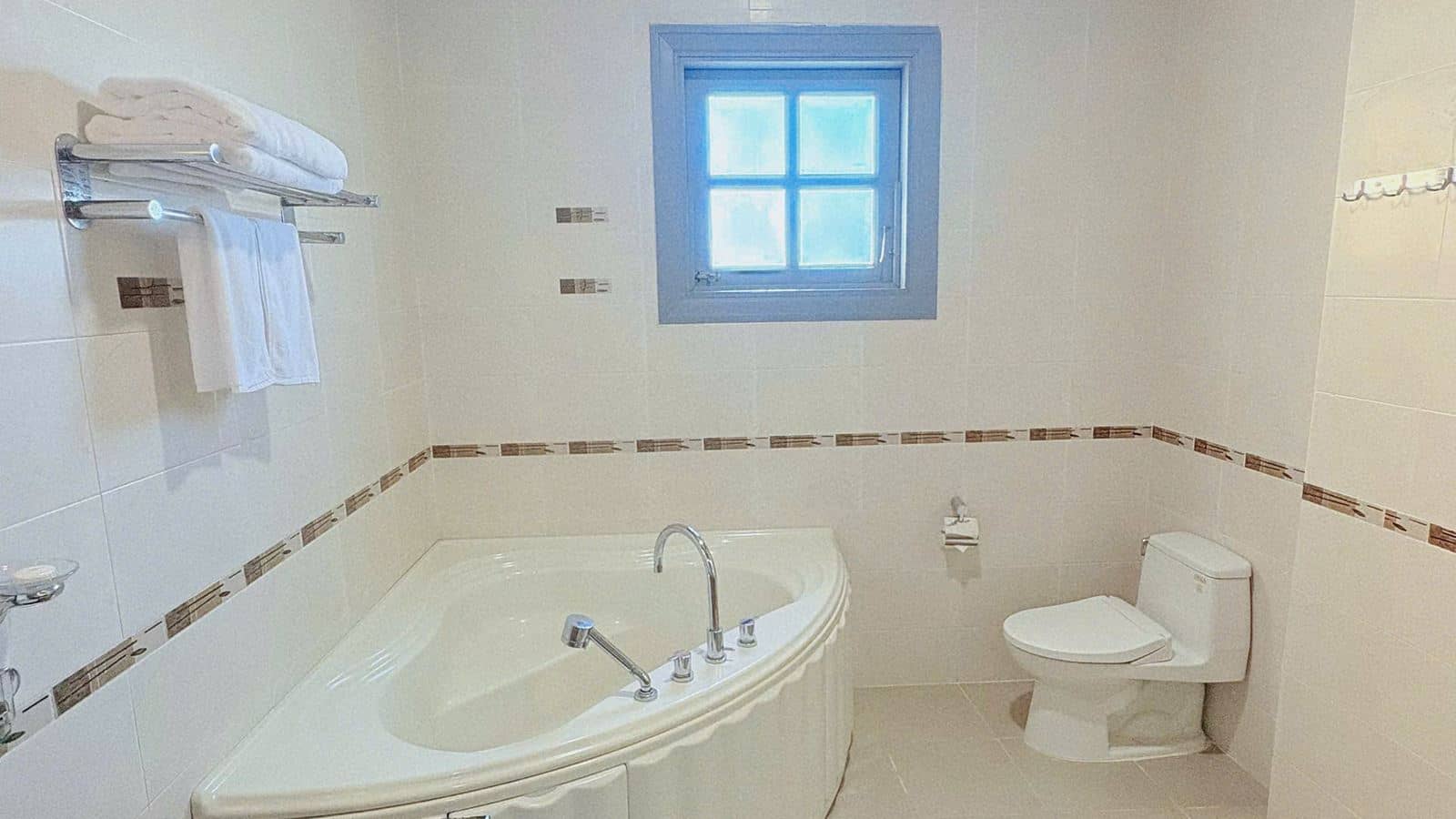 rooms-luxury-suite-seaview-with-balcony-child-without-extra-bed