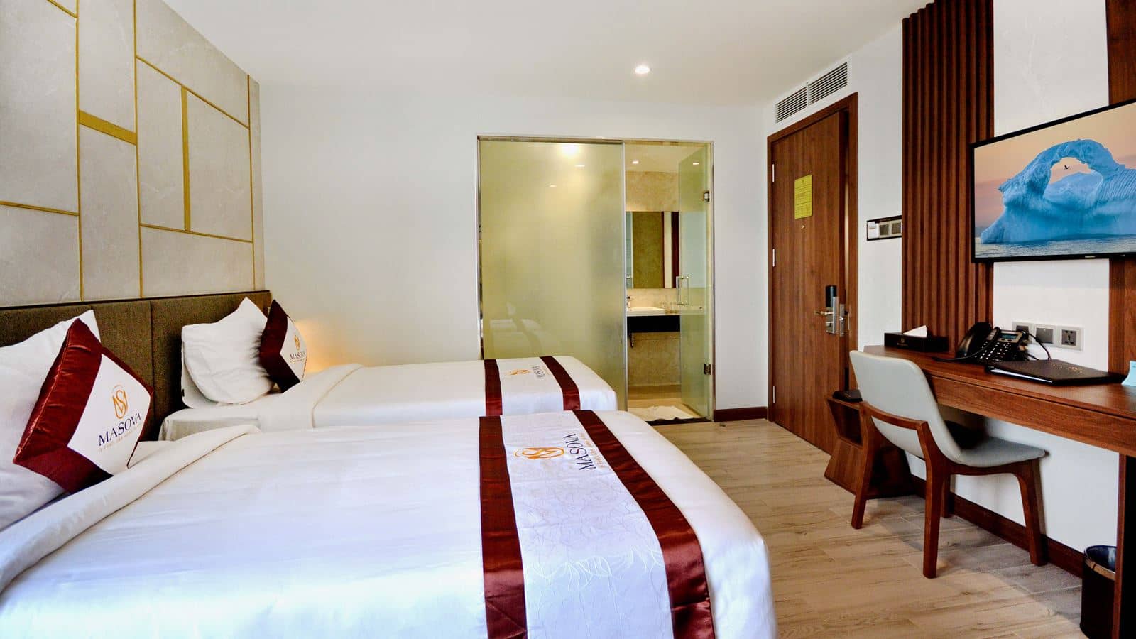 rooms-deluxe-partial-seaview