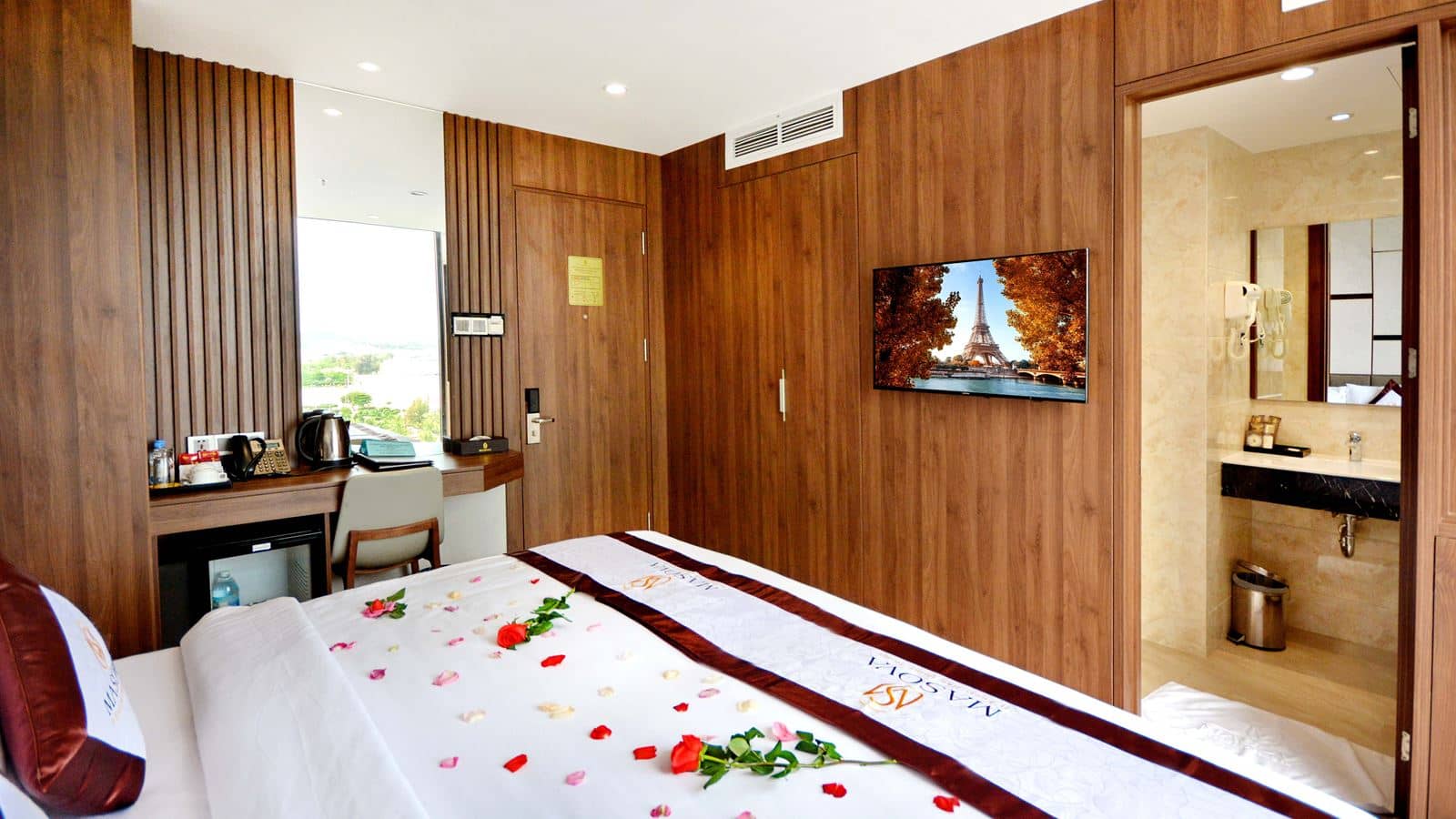 rooms-deluxe-partial-seaview