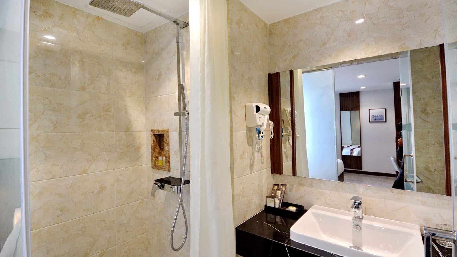 rooms-deluxe-partial-seaview-child-without-extra-bed