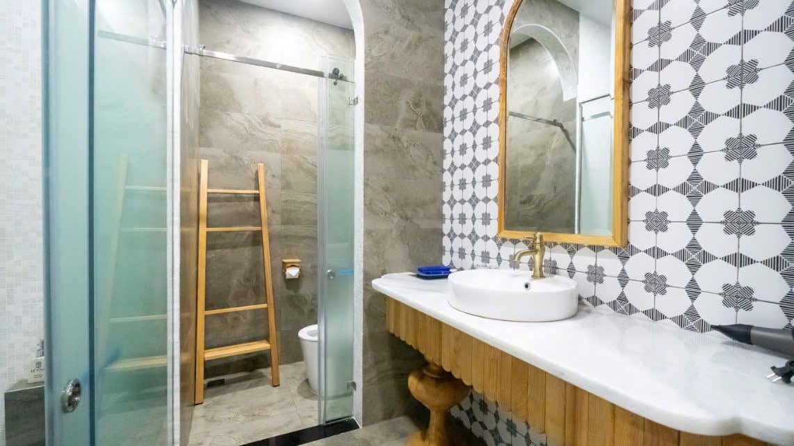 rooms-premium-pool-view