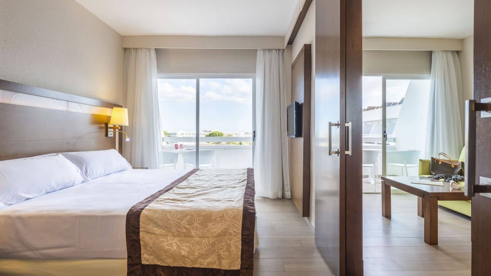rooms-suite-balcony