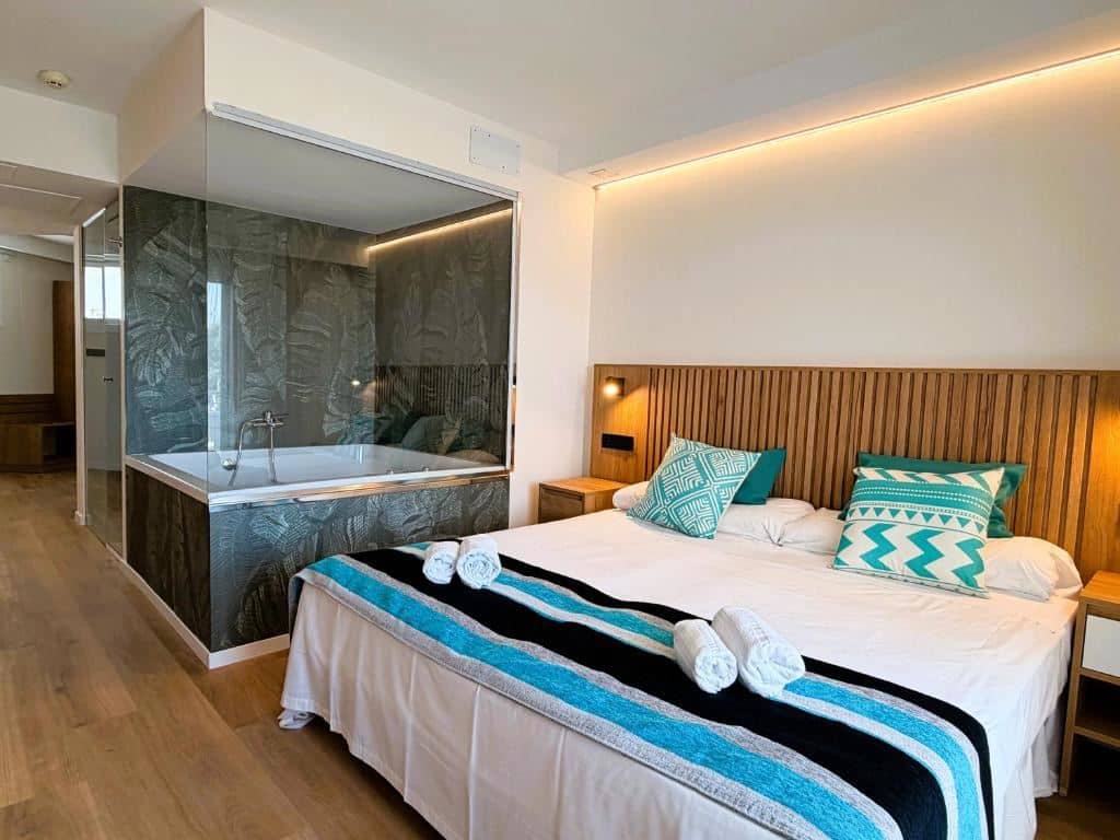 rooms-double-deluxe-room-with-balcony