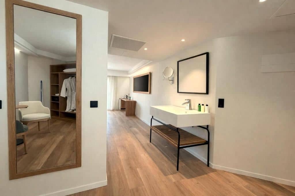 rooms-double-deluxe-room-with-balcony