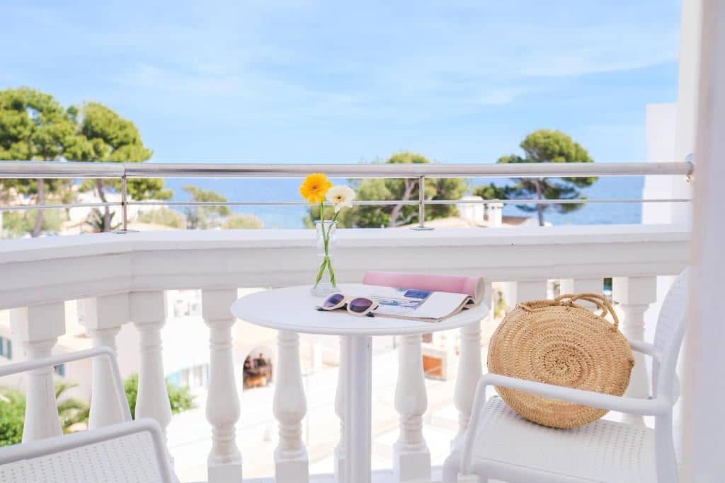 rooms-double-deluxe-room-with-balcony