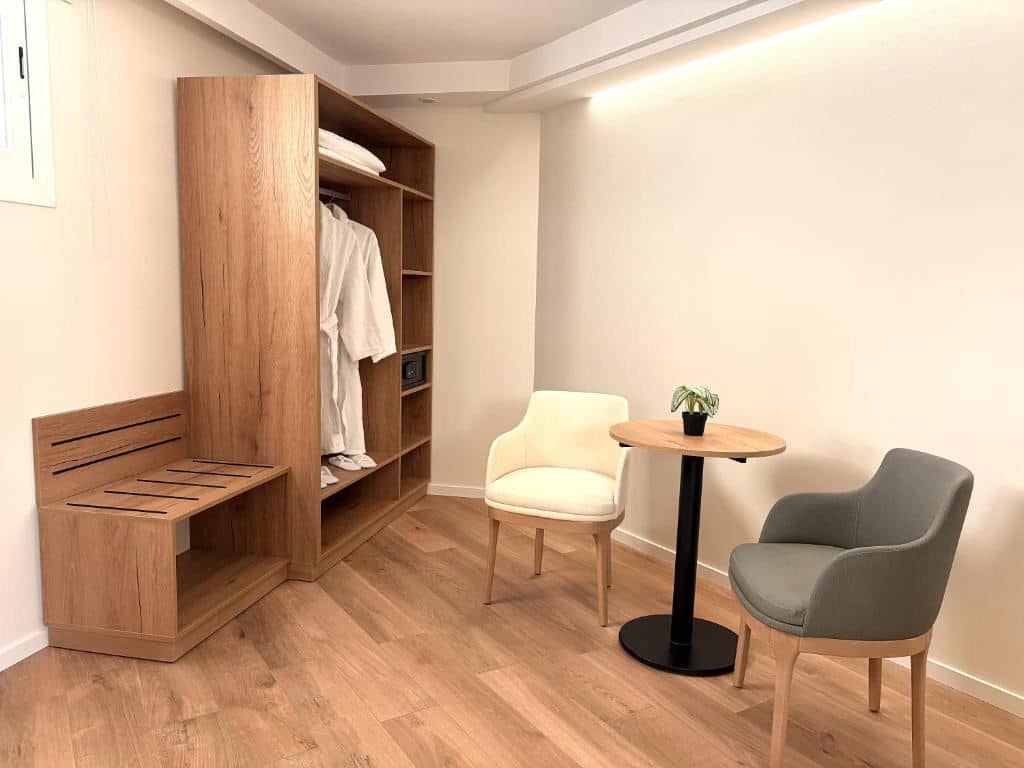 rooms-double-deluxe-room-with-balcony