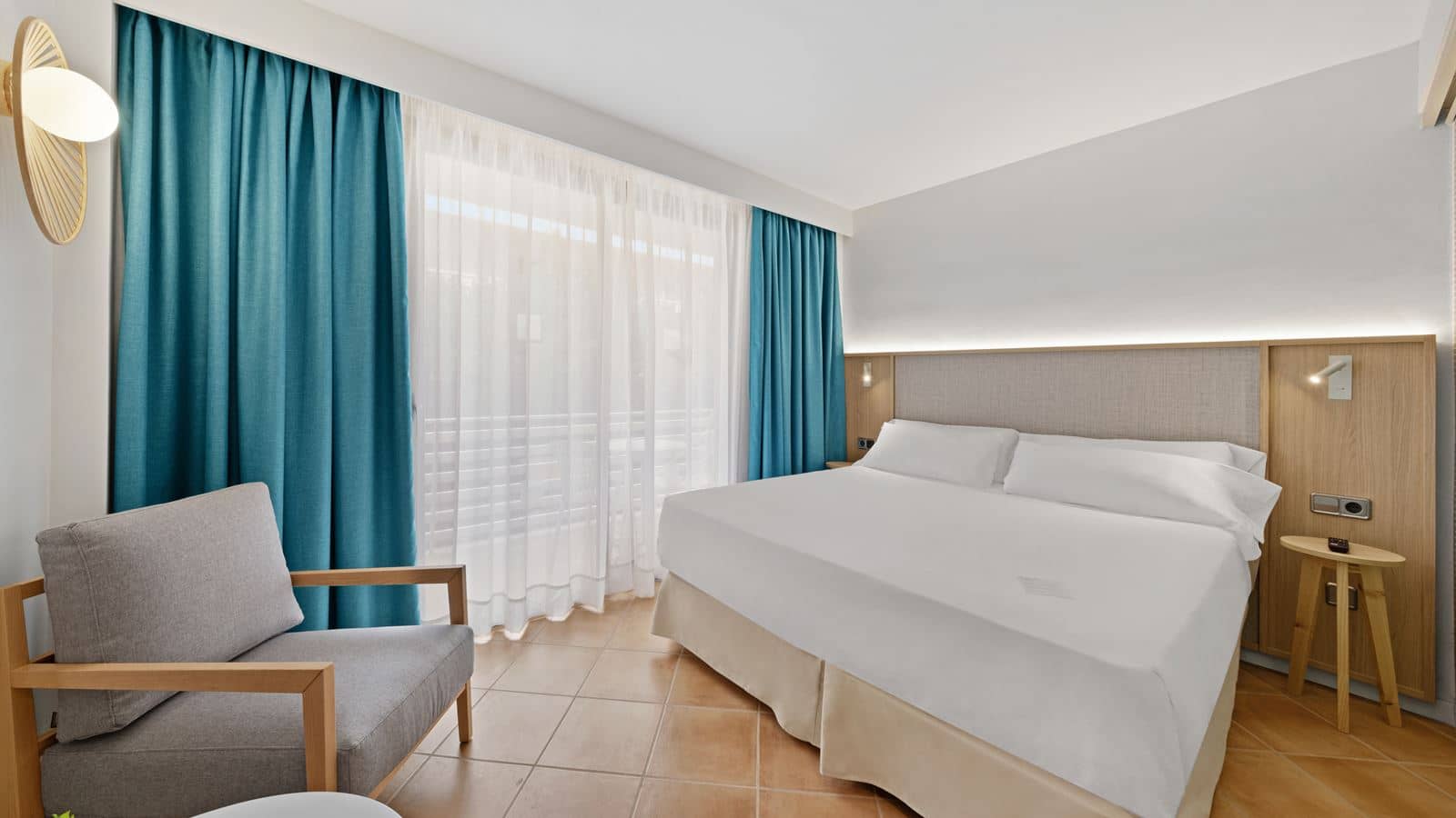 rooms-room-family-balcony