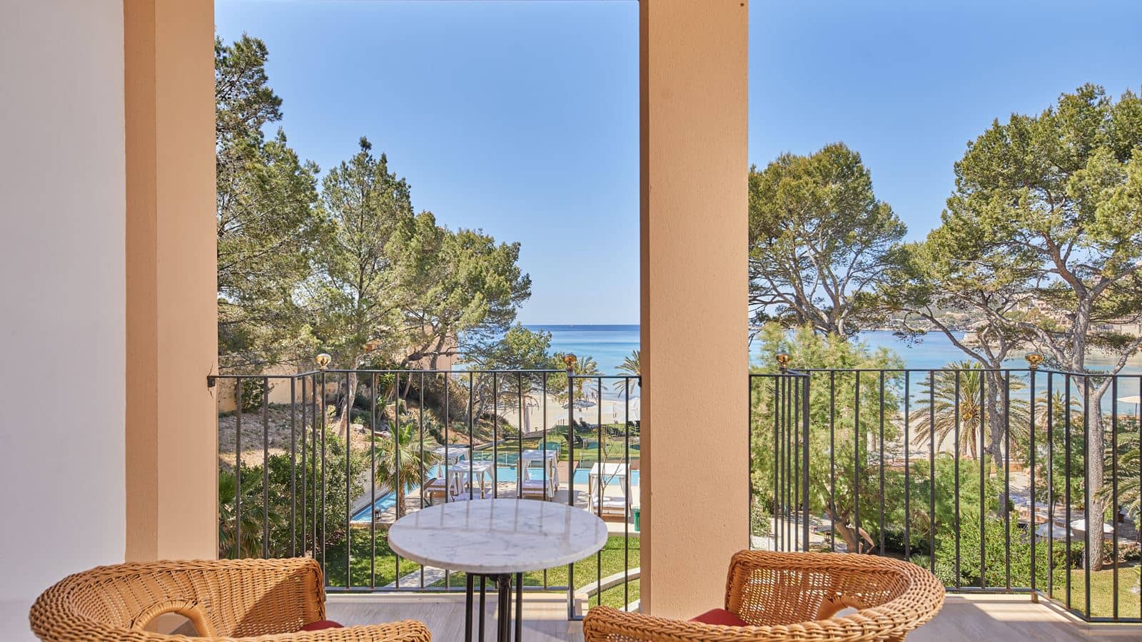 rooms-deluxe-sea-view-front-preffered-club