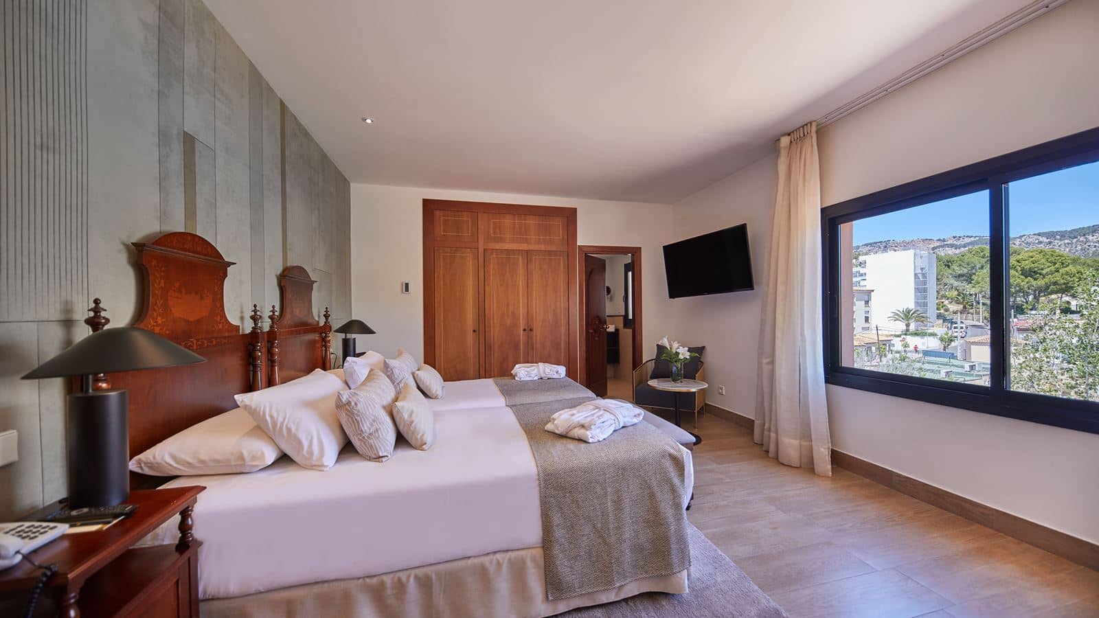 rooms-classic-room