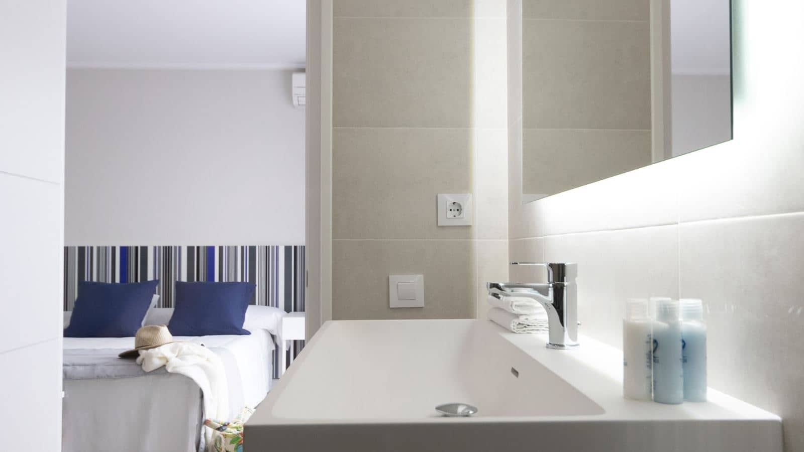 rooms-standard-family-room