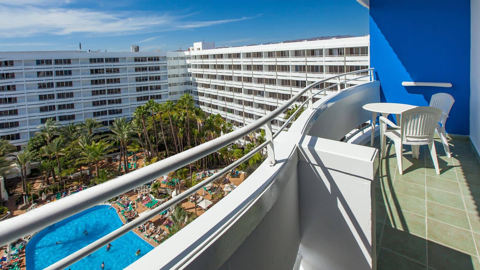 rooms-dstv-double-standard-garden-or-pool-view-single-use-balcony