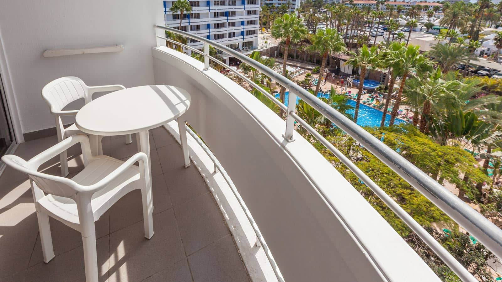rooms-dstv-double-standard-garden-or-pool-view-single-use-balcony