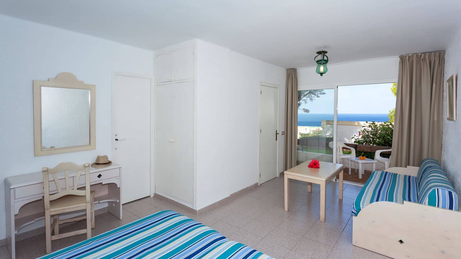 rooms-bf--family-bungalow-balcony-or-terrace