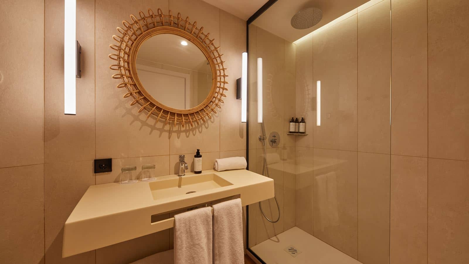 rooms-double-premium-room-balcony-or-terrace