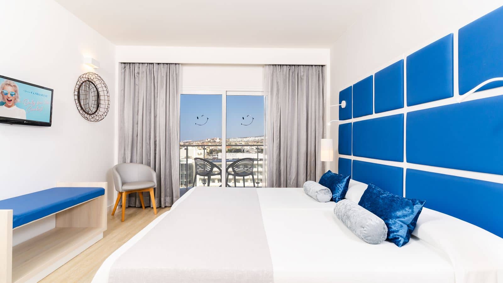rooms-1-bedroom-excellence-suite-with-panoramic-view-and-sea-view-with-balcony-suite-excellence-vista-panoramica