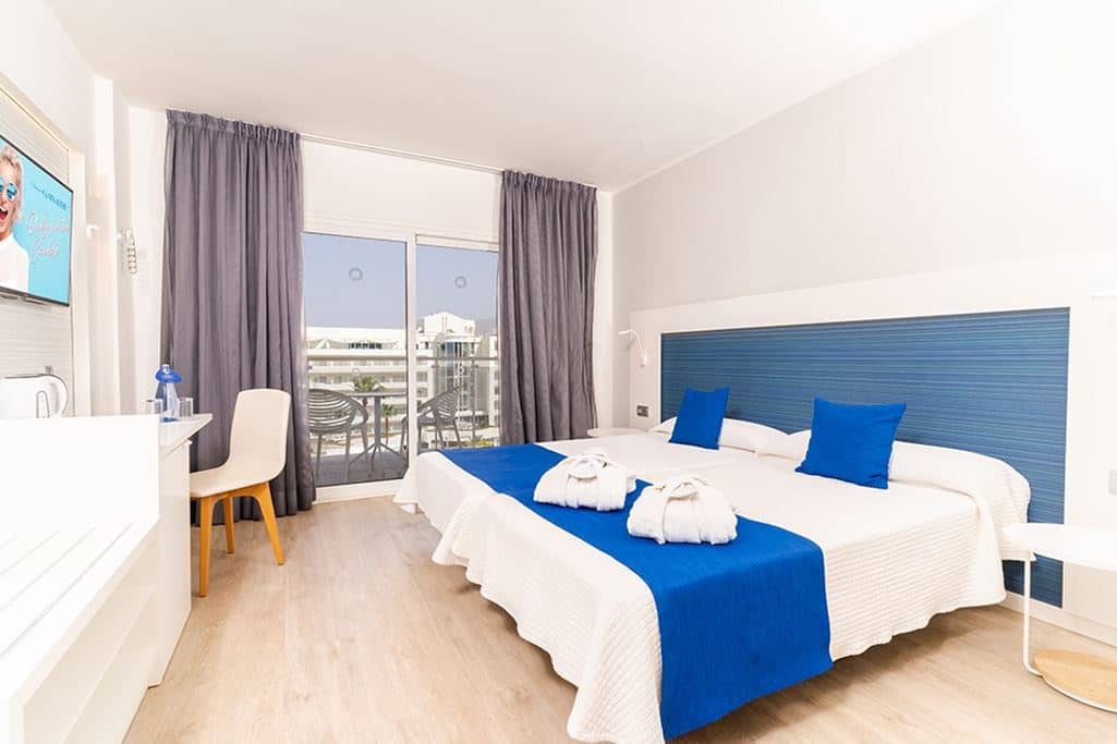 rooms-double-superior-room-with-balcony-before-comfort-room